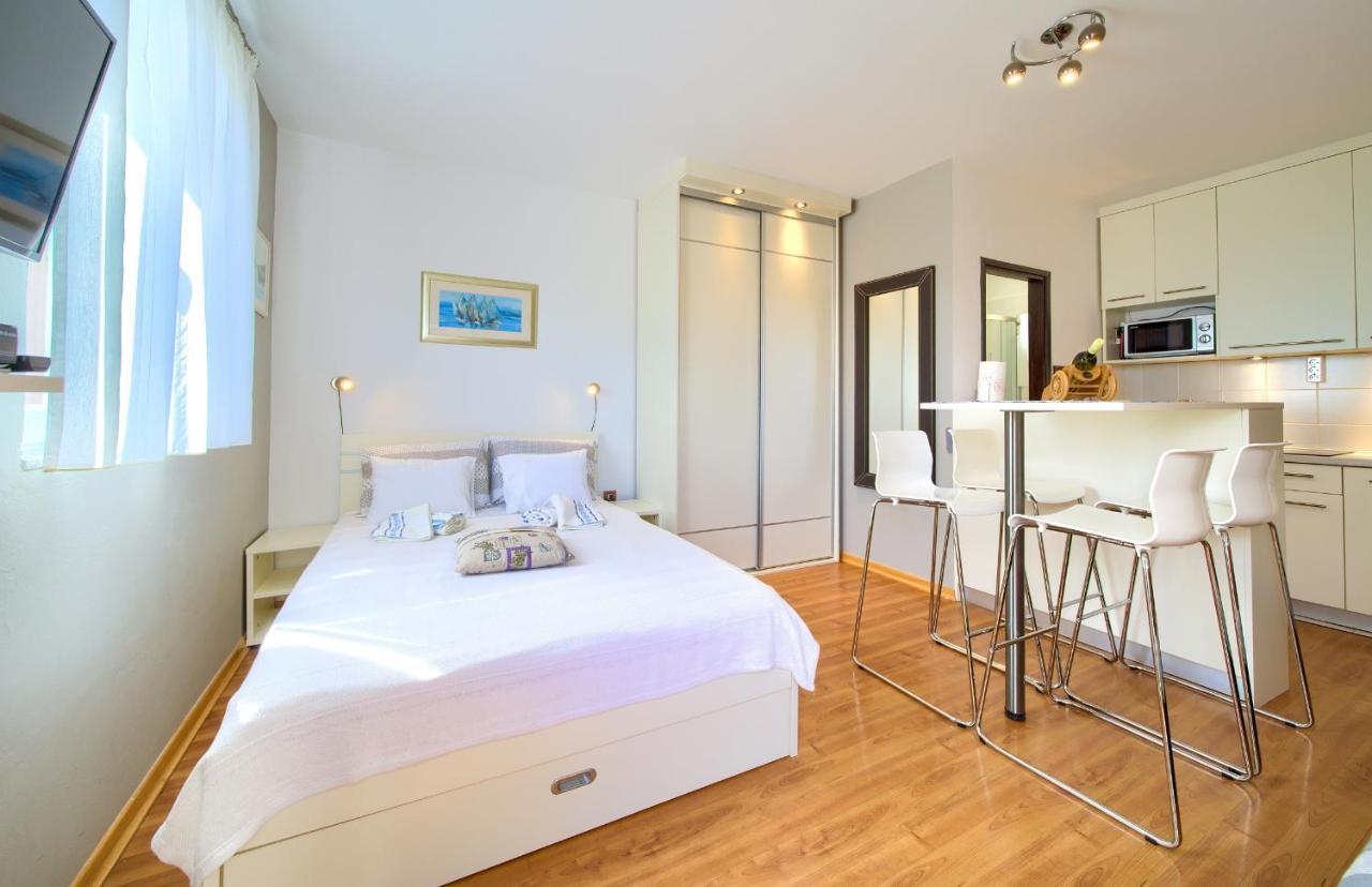 Studio Apartment Vesna Krk Town Exterior foto
